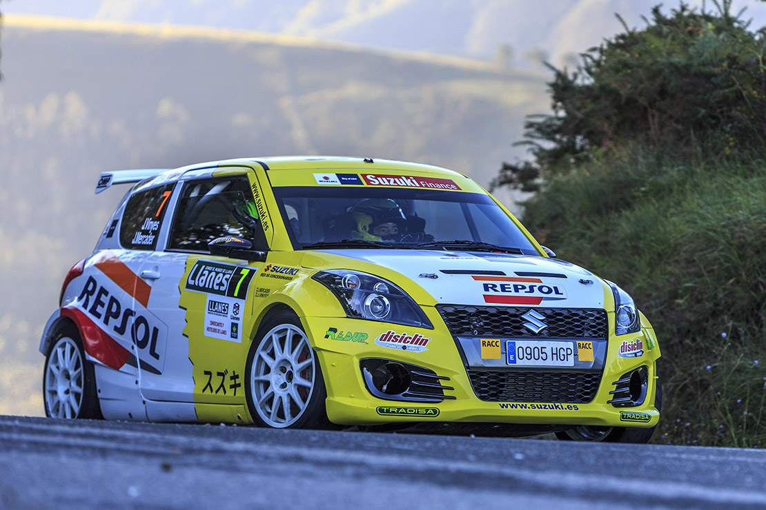 Vinyes-Mercader (Suzuki Swift S1600) en el podi absolut del 38 Ral·li vila de Llanes.