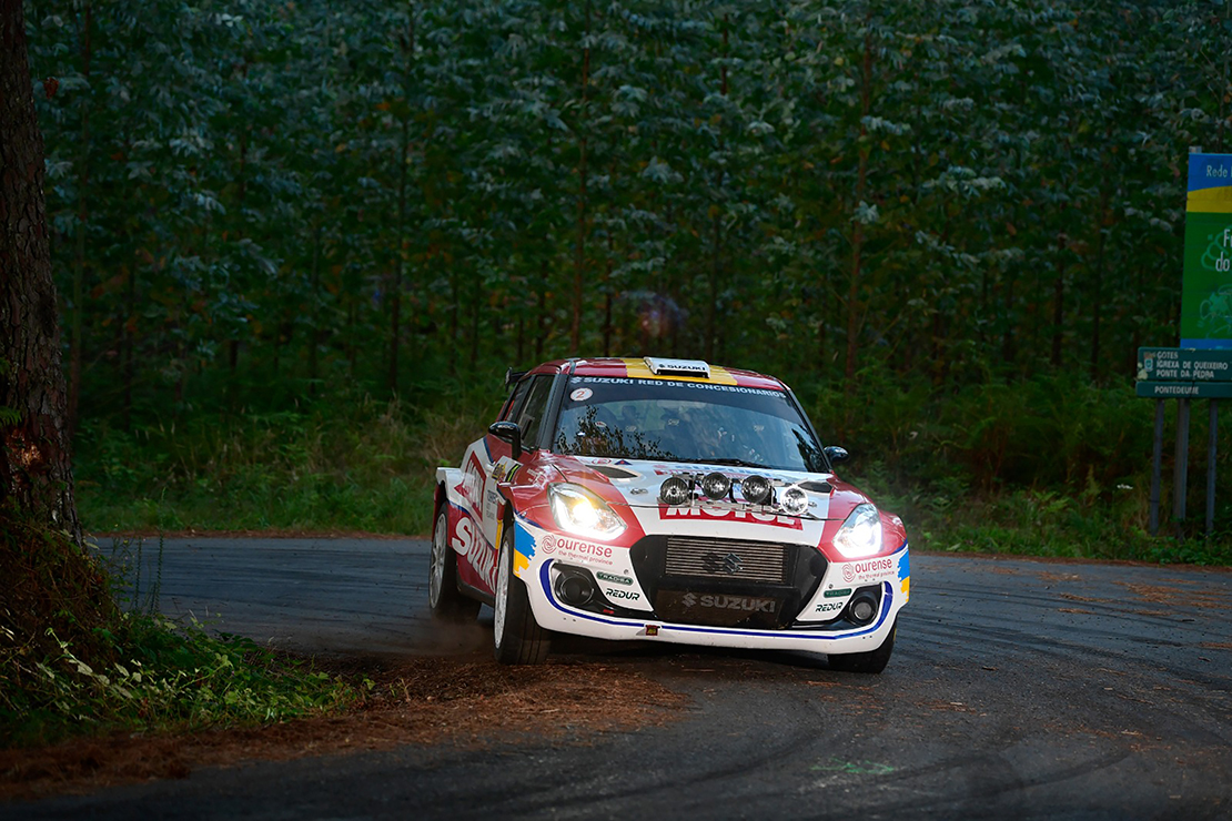 Joan Vinyes-Jordi Mercader (Suzuki Swift R4lly S), es queden a mig fer en el 53 Ral·li Ferrol.