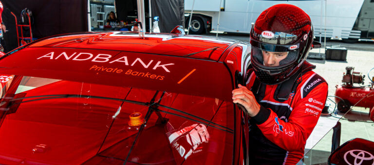 Segueix la progressió de Joan Vinyes Jr. a la Toyota GR Cup Spain al renovat circuit de Navarra
